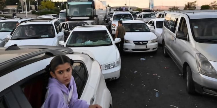 240 ألفاً نزحوا من لبنان إلى سوريا في أسبوع
