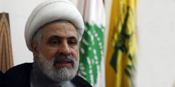 على غير العادة.. علم لبنان حاضر في خطاب لـ”حزب الله”