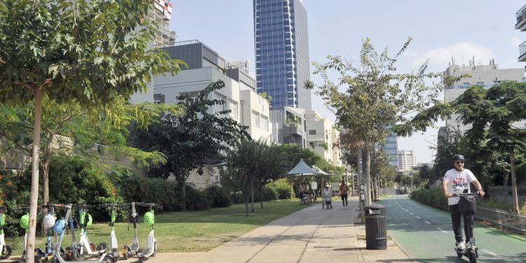 إطلاق صواريخ من لبنان على تل أبيب وشمال إسرائيل