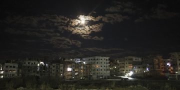 غارة جوية تستهدف مستودع أسلحة غربي سوريا