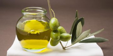 زيت الزيتون سلاح ضد مرض يصيب كبار السن