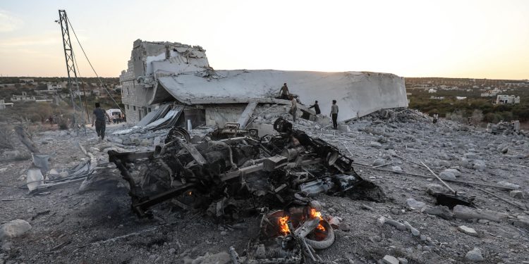 جرحى وحركة نزوح جراء قصف للقوات الحكومية شمال غربي سوريا
