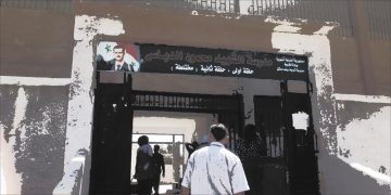 ضعف الأجور والخدمات يُبعد المعلمين عن المدارس الحكومية في دمشق