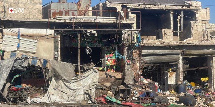 ضحايا مدنيون وحركة نزوح جراء غارات جوية على ريف حلب