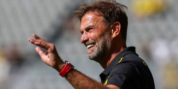 إيقاف حكم في الدوري الإنجليزي لإهانته يورغن كلوب