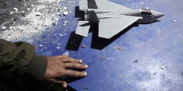 منظر للمعرض المسمى “الجهاد المقدس” حول "مقاومة" إسرائيل الذي نظمه الحوثيون كجزء من مهرجان في صنعاء، في 17 نوفمبر 2024 (ا ف ب)