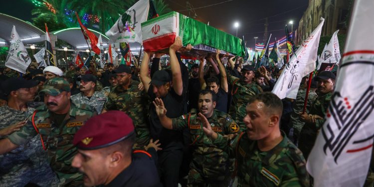 إيران تنقل أسلحة وإسرائيل تهدد.. هل ينجر العراق إلى الصراع؟