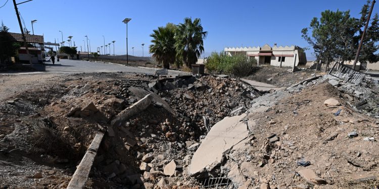 جرحى من القوات الحكومية بقصف إسرائيلي شمال غربي سوريا