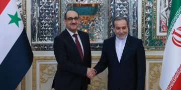 رسائل وتحركات مكوكية: ماذا تخفي زيارة الصباغ لطهران؟