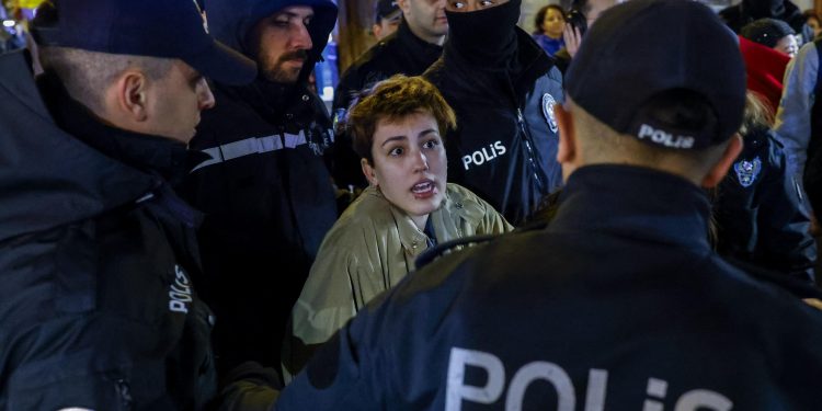 تقرير أممي: مقتل امرأة كل عشر دقائق جراء العنف الأسري
