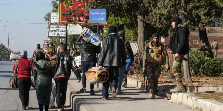نزوح ما يقارب ثلاثة آلاف شخص من حلب إلى شمال شرقي سوريا