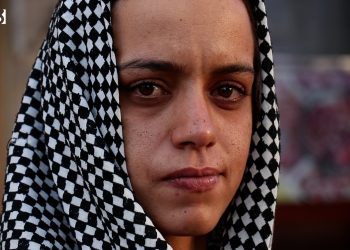 منال الحسن.. أول شابة تعمل في توصيل الطلبات بالقامشلي