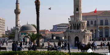 السجن المؤبد لتركي حرق ثلاثة سوريين حتى الموت