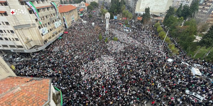 تظاهرات حاشدة في سوريا بعد سقوط بشار الأسد