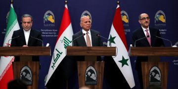 وزراء الخارجية العراقي والايراني والسوري خلال مؤتمر صحفي مشترك، العاصمة العراقية ​​​​بغداد، 6 ديسمبر 2024 (ا ف ب)
