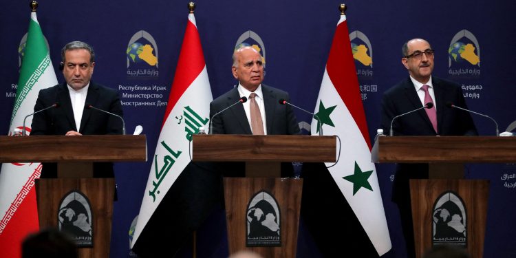 وزراء الخارجية العراقي والايراني والسوري خلال مؤتمر صحفي مشترك، العاصمة العراقية ​​​​بغداد، 6 ديسمبر 2024 (ا ف ب)