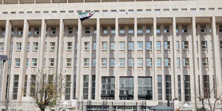 الإدارة السورية تجري تعديلات اقتصادية في البلاد