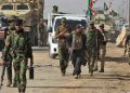 مقاتلون من الحشد الشعبي وعناصر من القوات العراقية يتقدمون عبر الحويجة في 5 تشرين الأولأكتوبر 2017 ـ (ا ف ب)