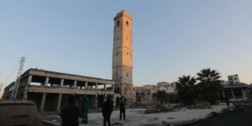 “الهيئة” والفصائل على تخوم حماة بعد السيطرة على مناطق بريفها