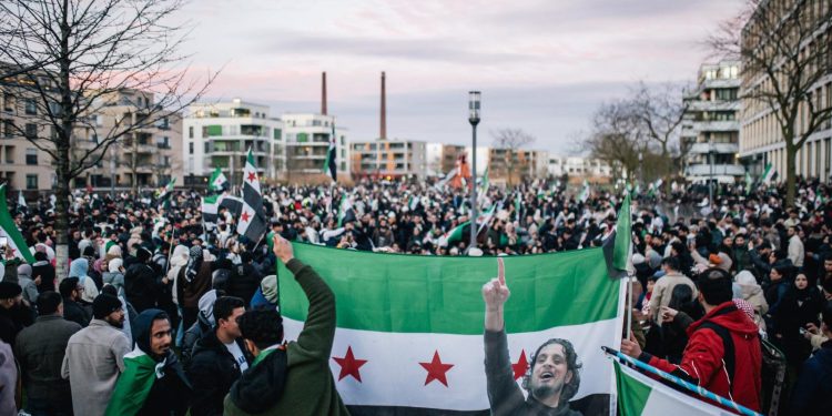 ألمانيا توقف البت في طلبات لجوء السوريين وسط إجراءات ترحيل من النمسا  