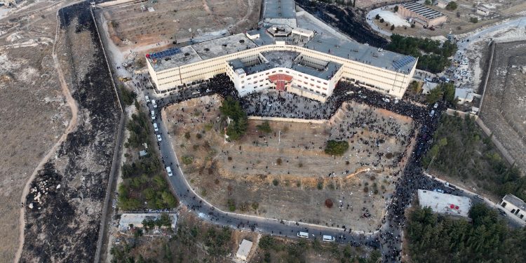 متلازمة إعادة التغذية.. تحدٍ طبي جديد للناجين من سجون الأسد