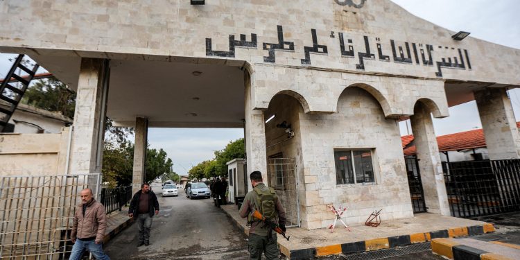 وجهاء الساحل يناشدون القيادة السورية الجديدة لـ”وقف التجاوزات”