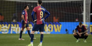 أتلتيكو يصعق برشلونة وينتزع صدارة الدوري الإسباني