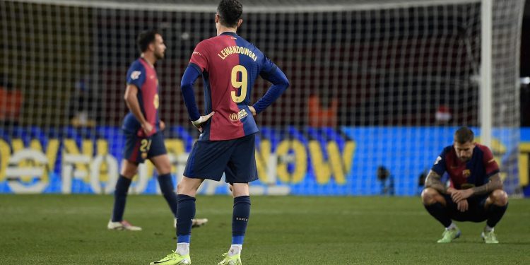 أتلتيكو يصعق برشلونة وينتزع صدارة الدوري الإسباني