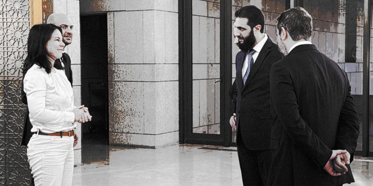 لماذا لا يصافح الشرع النساء؟