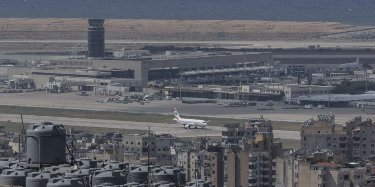 سلطات مطار بيروت تضبط مسافراً يحمل 2،5 مليون دولار
