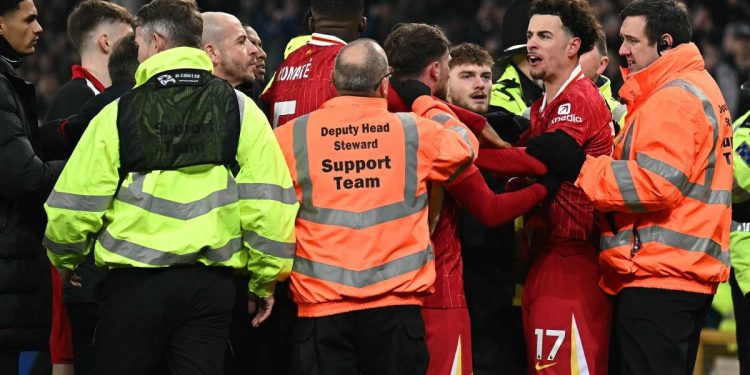 صلاح يحقق رقماً جديداً في تعادل ليفربول وإيفرتون بالدوري الإنجليزي