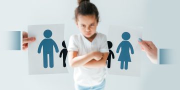 الطلاق وتأثيره النفسي والاجتماعي على الأطفال.. معاناة مستمرة وحلول مقترحة