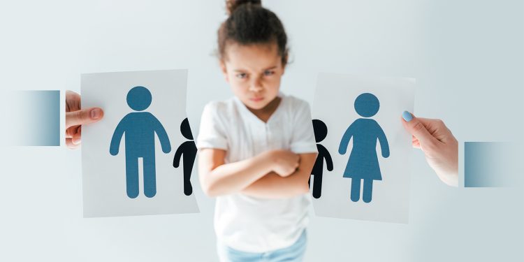 الطلاق وتأثيره النفسي والاجتماعي على الأطفال.. معاناة مستمرة وحلول مقترحة