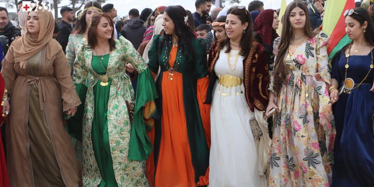 غاب الحضور الرسمي… الكُرد السوريون يحتفلون بعيد النوروز