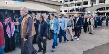 وفود من محافظات سورية تشارك بمراسم عزاء ضحايا القصف الإسرائيلي على درعا