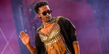 ملابس محمد رمضان في “كوتشيلا فالي” تثير الجدل ونقابة الموسيقا ترد
