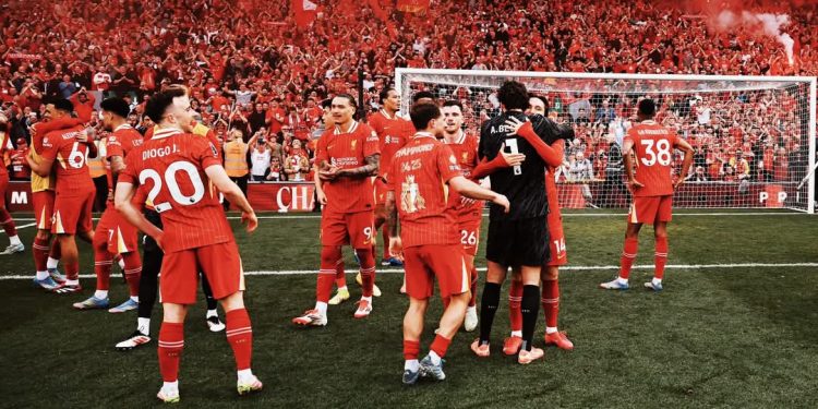 ليفربول يتوج بلقب الدوري الإنجليزي الممتاز بفوز ساحق على توتنهام