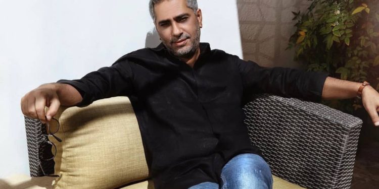 نقابة الفنانين السوريين تمنح مغنياً لبنانياً عضوية الشرف