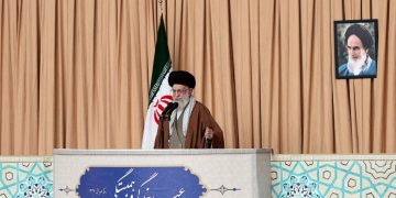 “نيويورك تايمز”: خامنئي وافق على المفاوضات مع واشنطن خشية حرب شاملة