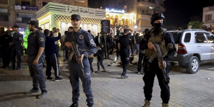 العثور على 14 معتقلاً في سجن تابع لـ”اللواء الثامن” جنوبي سوريا