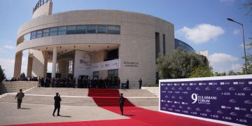 إلهام أحمد تشارك في منتدى السليمانية الذي تنظمه الجامعة الأميركية