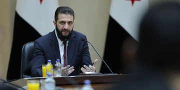 الشرع يؤكد للحكومة الانتقالية ضرورة وضع خطط إسعافية تراعي أولويات المواطنين