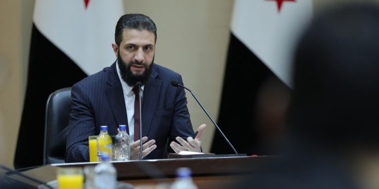 الشرع يؤكد للحكومة الانتقالية ضرورة وضع خطط إسعافية تراعي أولويات المواطنين