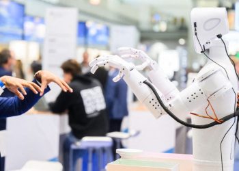 الذكاء الاصطناعي يهدد سوق العمل العالمي: تحذيرات دولية وتداعيات متفاوتة بين الدول المتقدمة والنامية