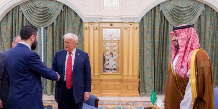 ترامب يلتقي الشرع في الرياض بحضور بن سلمان