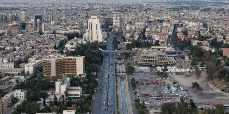 ترحيب عربي ودولي برفع العقوبات الأوروبية عن سوريا