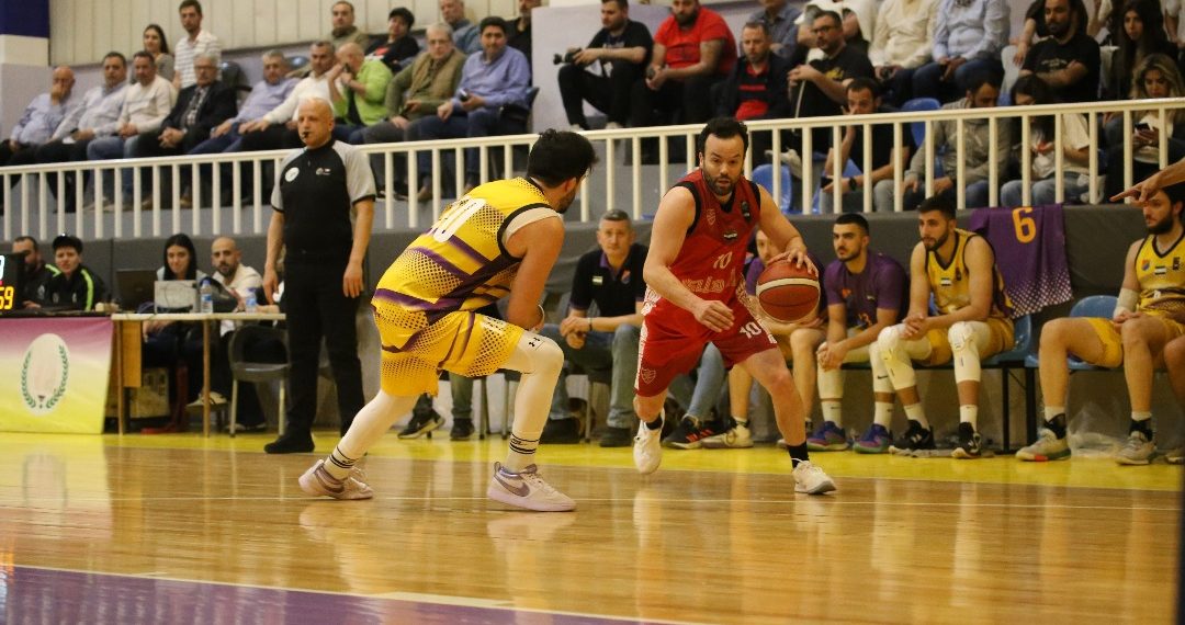 الجمهور غائب والتحديات حاضرة بقوة.. هل تصيب الكرة سلتها من جديد؟