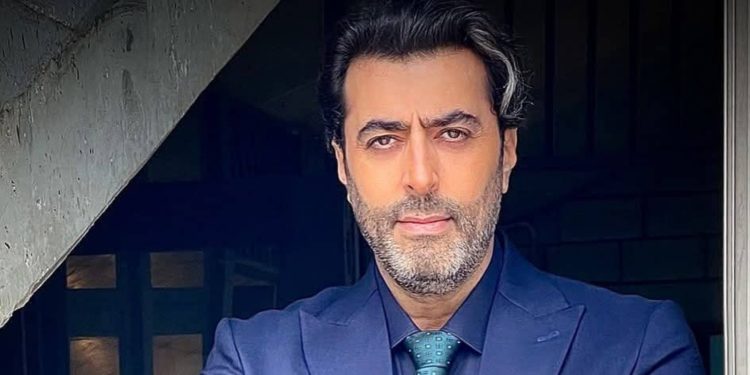بعد غياب لأشهر.. الفنان باسم ياخور يعود إلى سوريا 