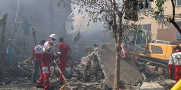 الجيش الإسرائيلي يستهدف منصات إطلاق صواريخ باليستية إيرانية 