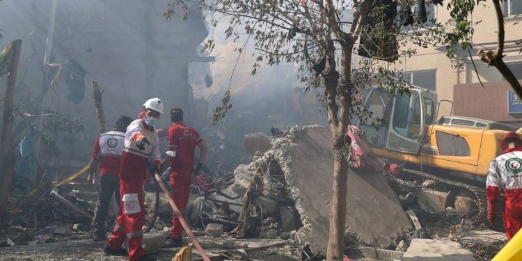الجيش الإسرائيلي يستهدف منصات إطلاق صواريخ باليستية إيرانية